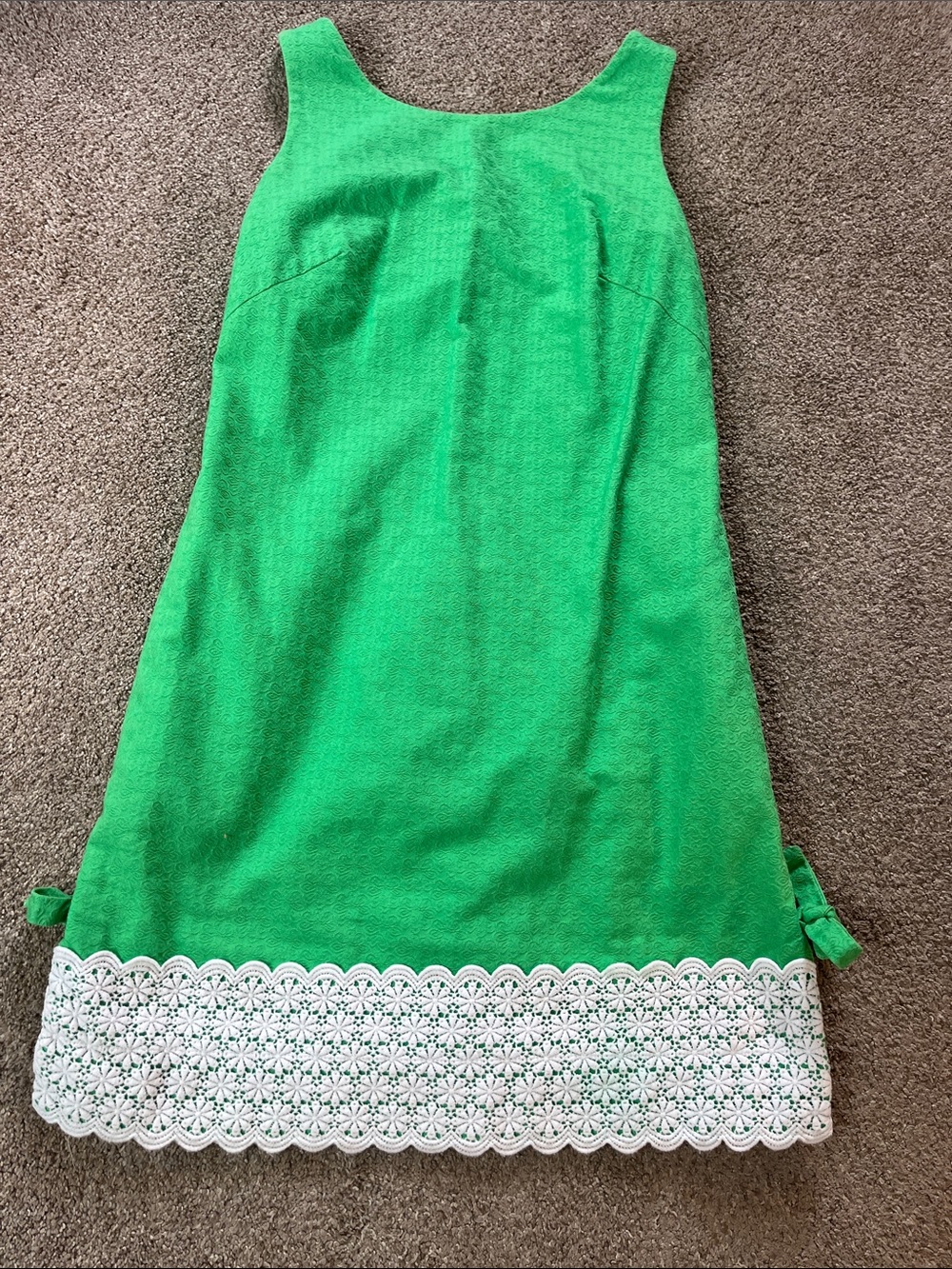 🍀🌼☘️Lilly Pulitzer sz4 Daisy Embossed Green Shift Embroidered Hem Bows WOW! EUC - Picture 2 of 13